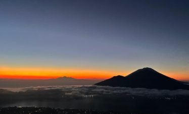Mount Batur Sunrise Trek with Breakfast & Hotel Pickup 